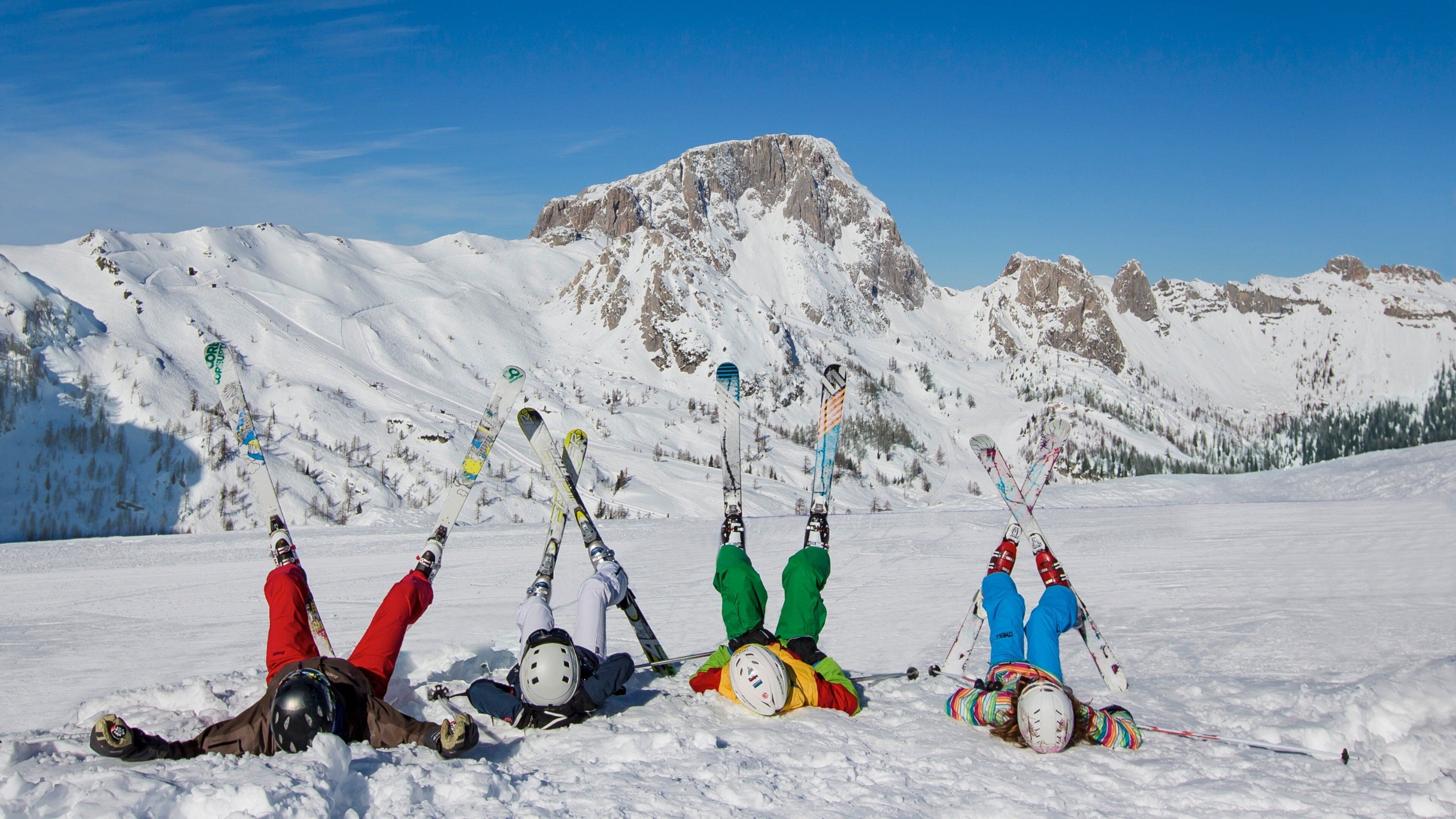 Nassfeld-Pressegger See mettant en vedette neige aussi bien que famille