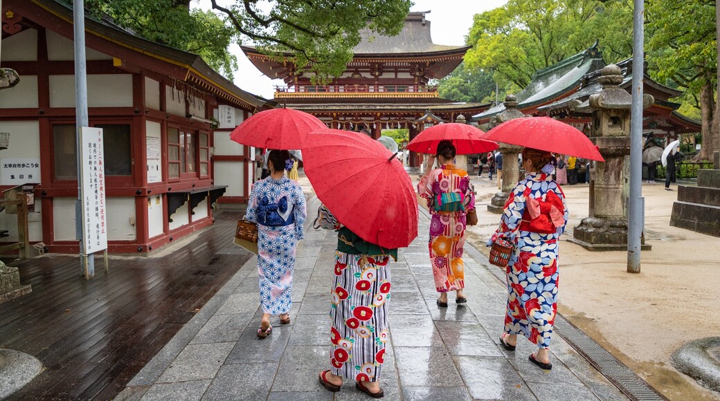 Dazaifu Tenmangu showing street scenes as well as a small group of people