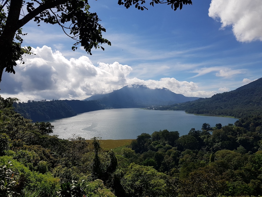 Panorama Danau Kembar dari ketinggian jelajah bersama LapakTrip.