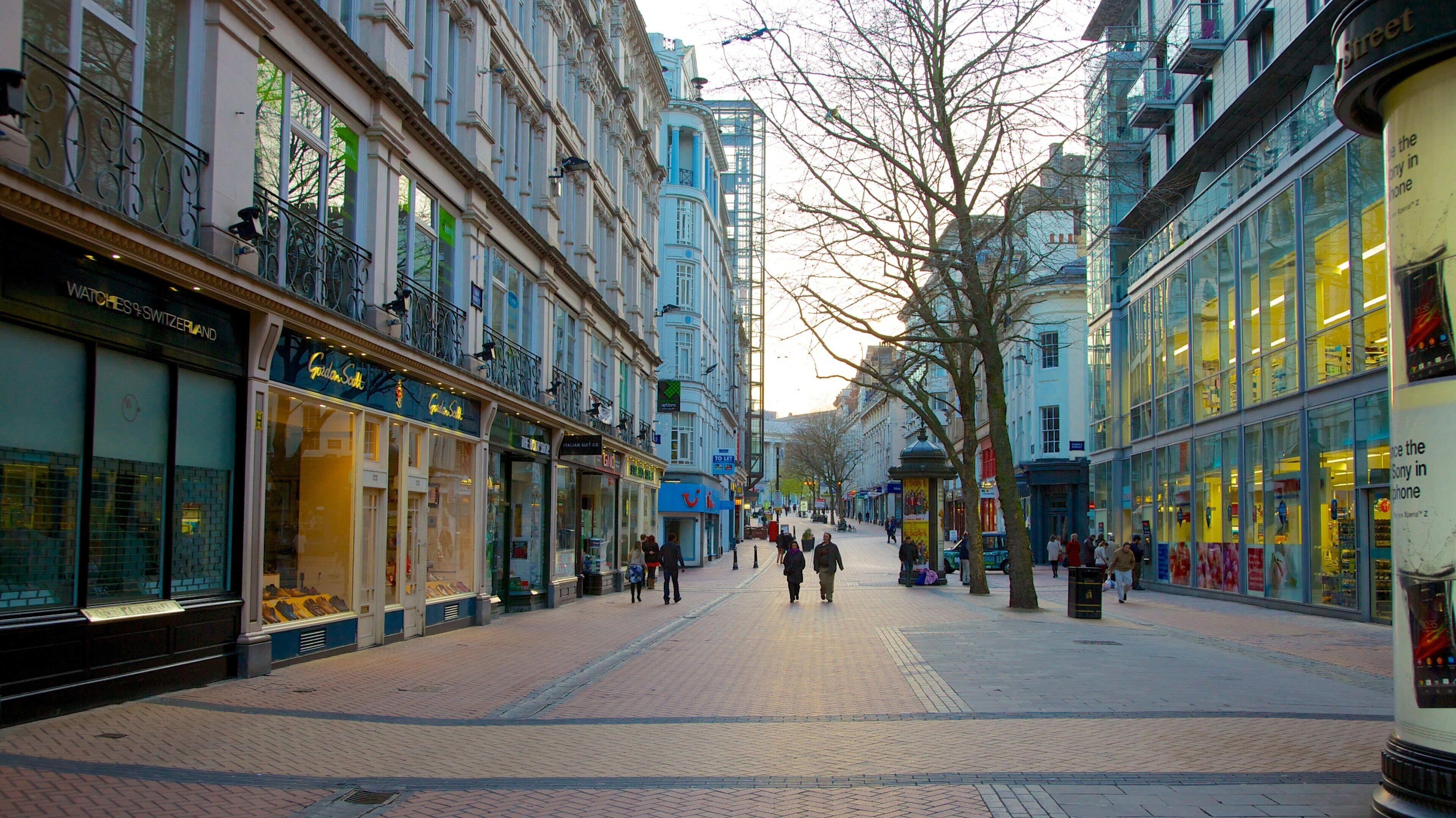 High Street caracterizando uma praça ou plaza e uma cidade