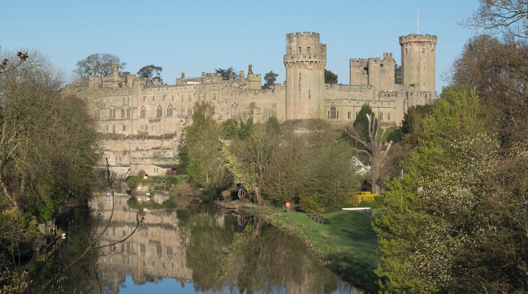 Warwick Castle from the bridge over the River Avon, Warwick, Warwickshire, UK.