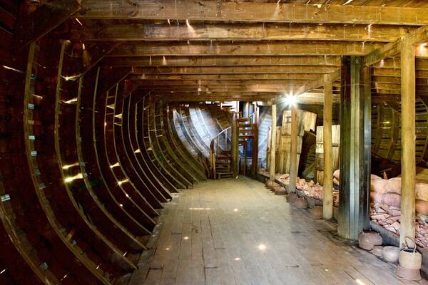 Discovery of Brazil Memorial featuring a memorial and interior views