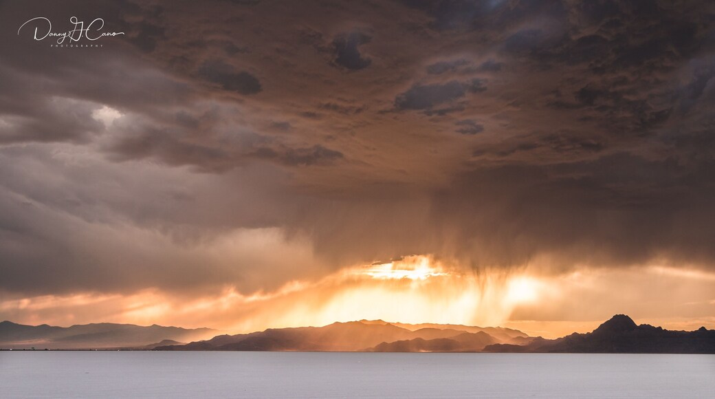 Amazing sunset. I love how dramatic the sky is 😃