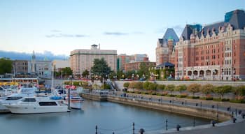 Victoria Harbour showing heritage elements and a bay or harbour