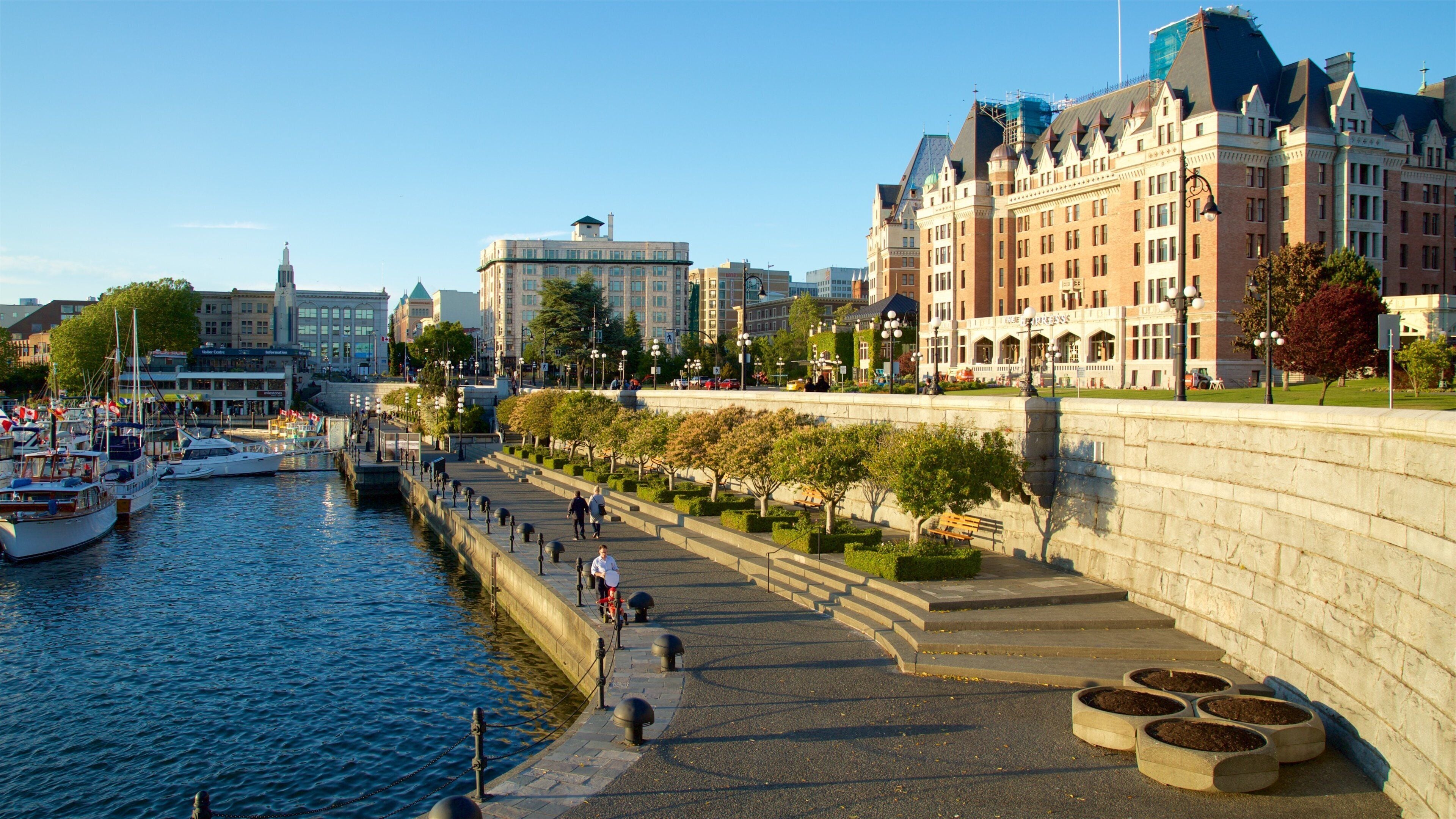 Victoria Harbour showing heritage elements, a sunset and a bay or harbor