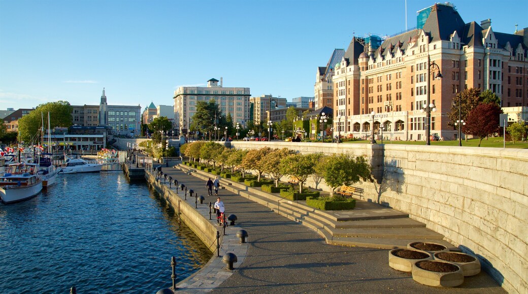 Victoria Harbour showing heritage elements, a sunset and a bay or harbor
