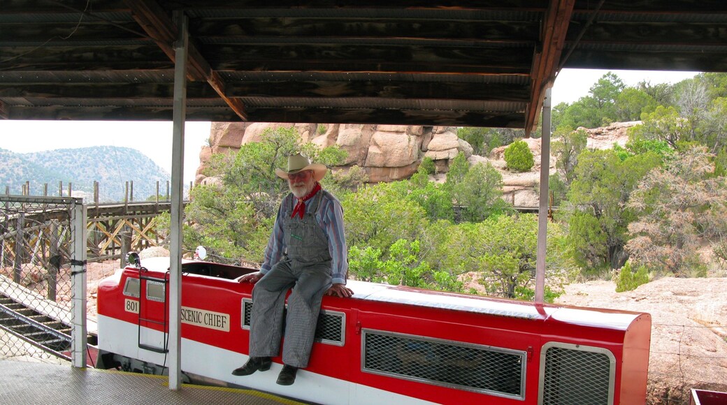 Colorado Springs toont spoorwegen en ook een man