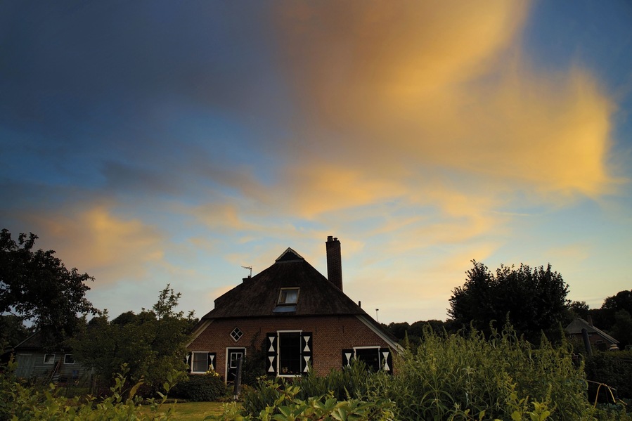 This public Observatory is hidden away in the Dutch landscape.
Thought no dome to house the telescopes, there is a roll-off roof.
Lectures open for public are held each friday from 20:00 until around 22:00.
Open doors at 19:30 check the site for more information (Dutch)