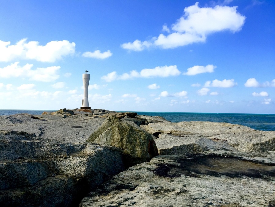 Pantai senok tawang
Kelantan Malaysia
Small light house