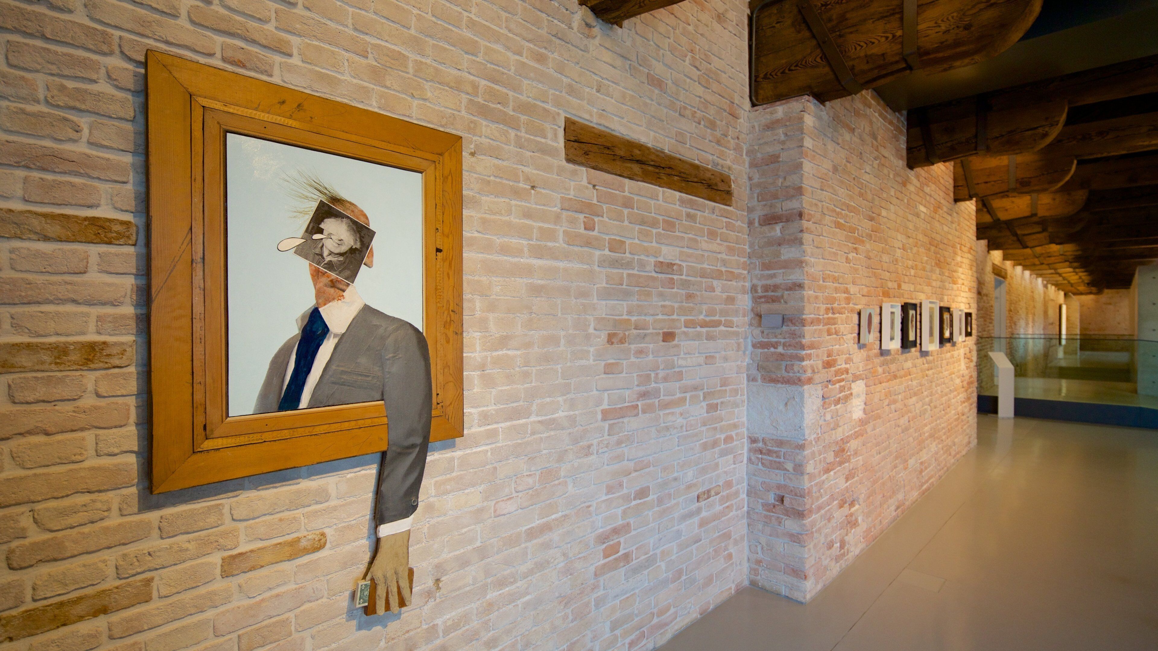 Musée d\'art Punta della Dogana mettant en vedette art et vues intérieures