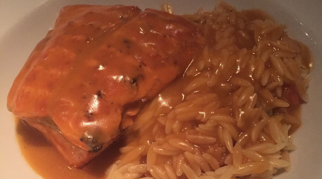 Trucha rosada con pasta ( parece arroz no? )