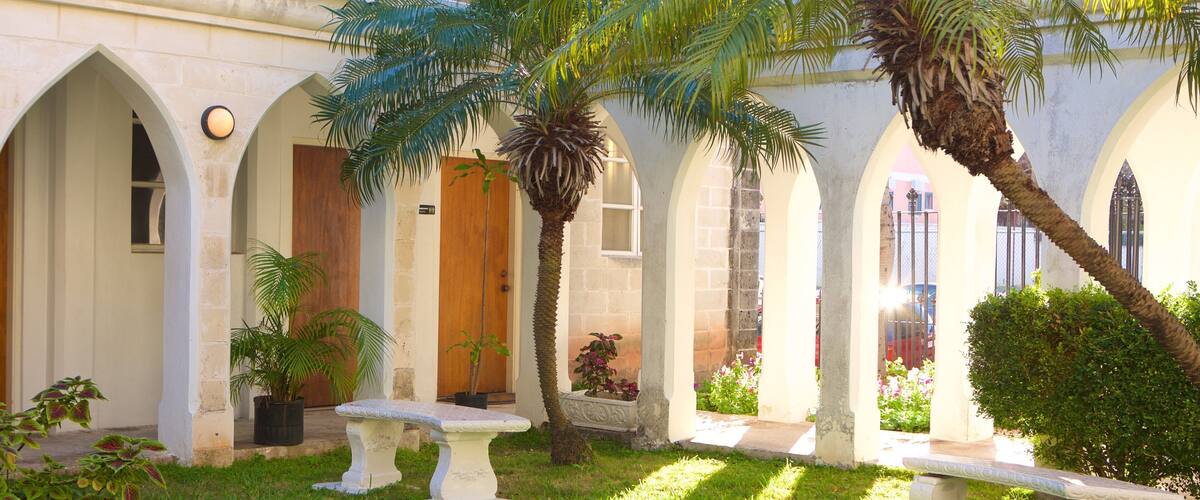 Christ Church Cathedral showing a park