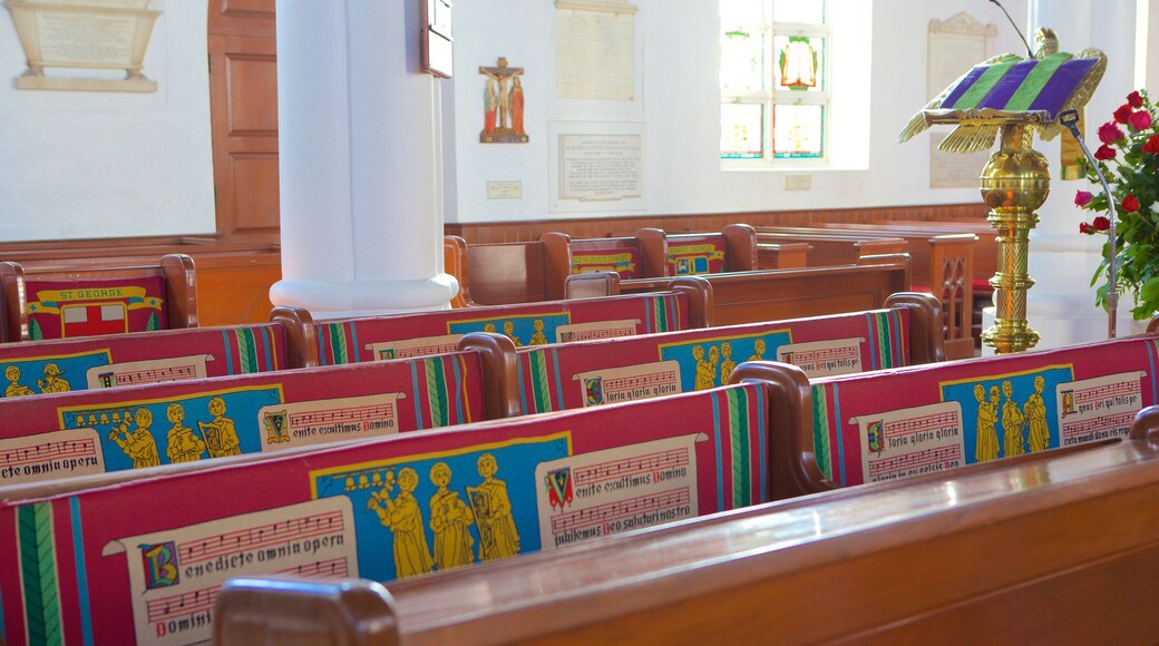 크라이스트처치 대성당 이 포함 종교적 요소, 실내 전경 과 교회 또는 성당