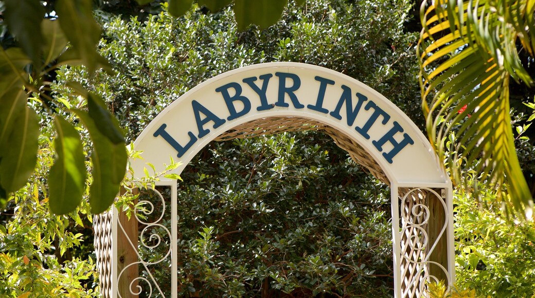 Garden of the Groves fasiliteter samt skilt