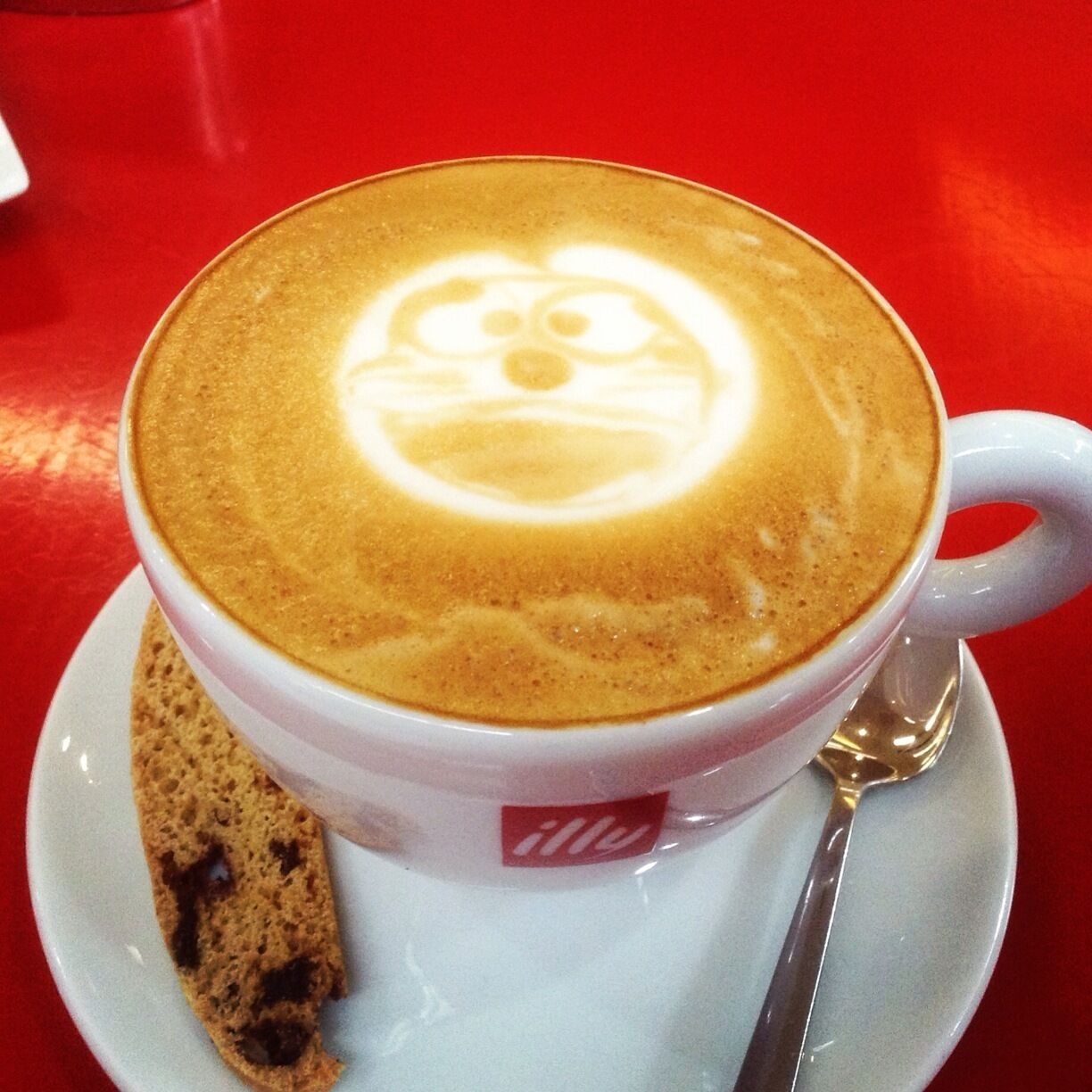 Enjoying my Doremon cappuccino.ドレモンのコーヒー