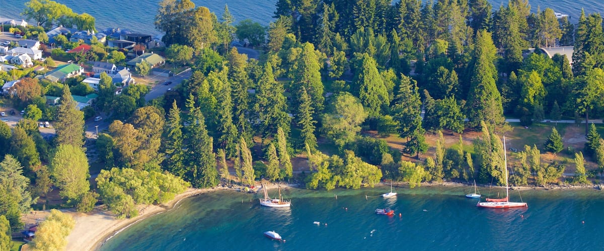 Queenstown Beach featuring a small town or village, a beach and sailing