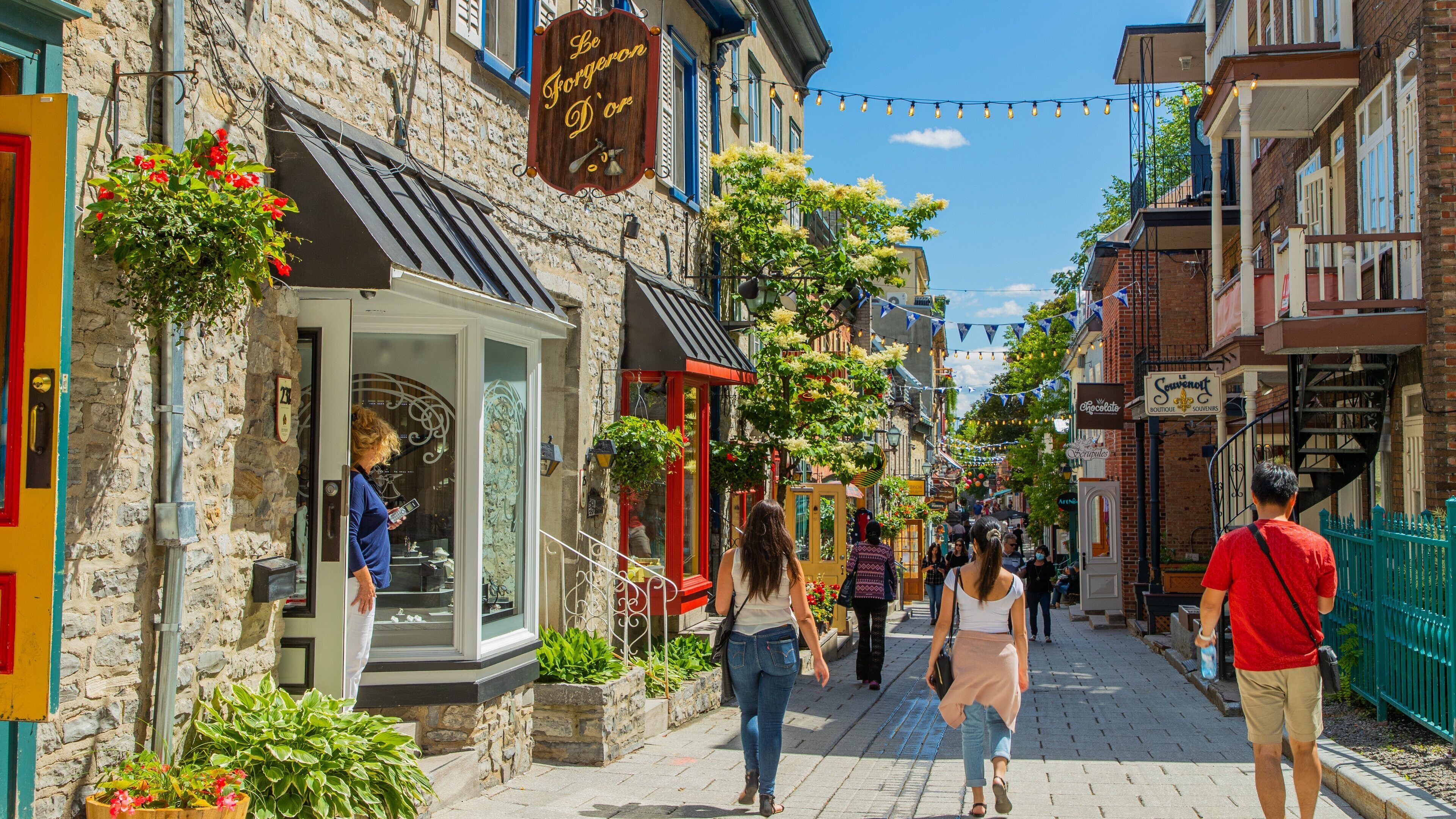 Quartier Petit Champlain which includes street scenes