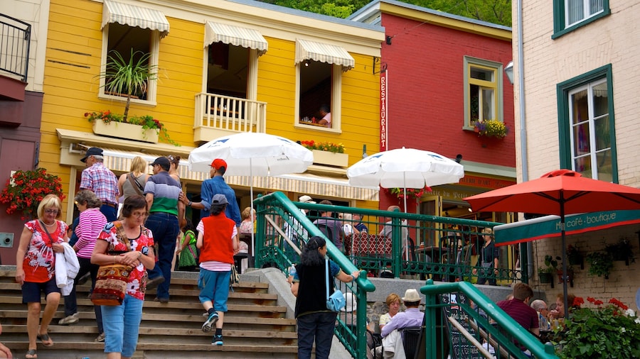 Quartier Petit Champlain which includes outdoor eating, a small town or village and cafe scenes