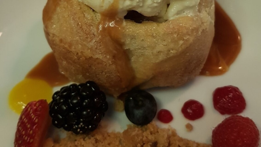 #GoodEats #likealocal #dessert #mexicocity
ginger cookie, vanilla ice cream and apple struddel. 🤗🍦🥧🍏🍎
