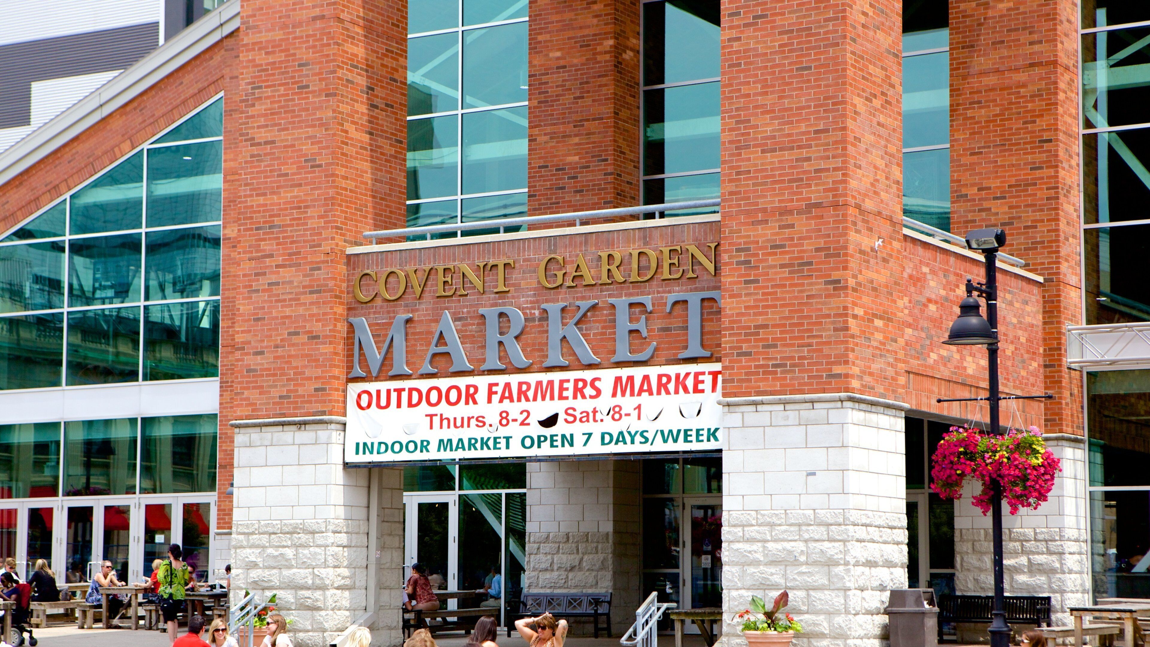 Covent Garden Market which includes signage