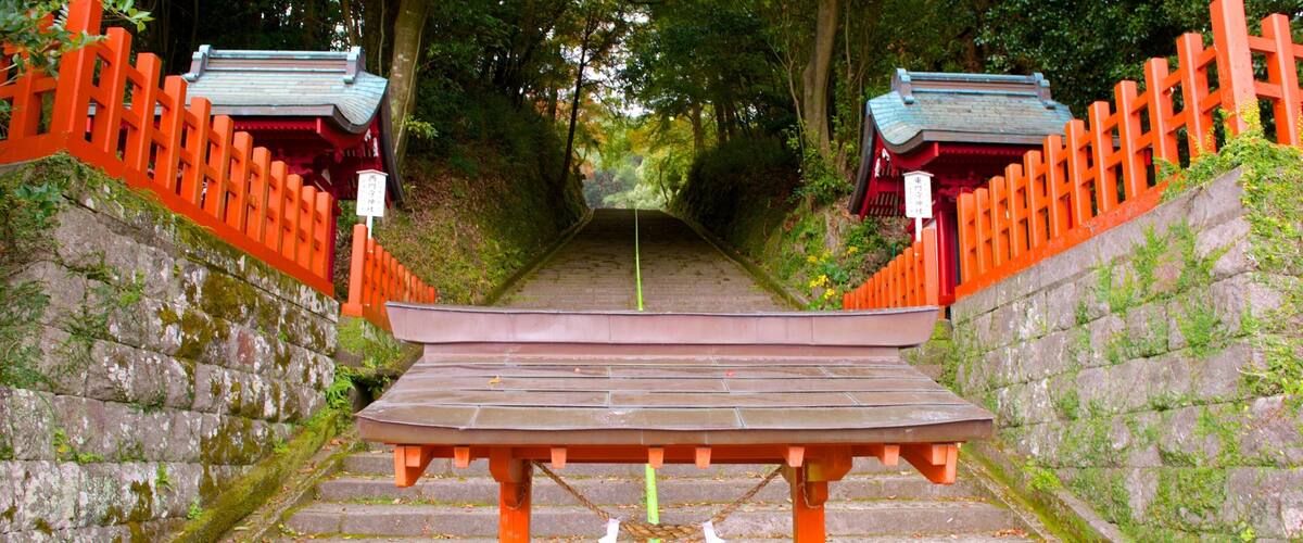 Nitta Shrine which includes a temple or place of worship