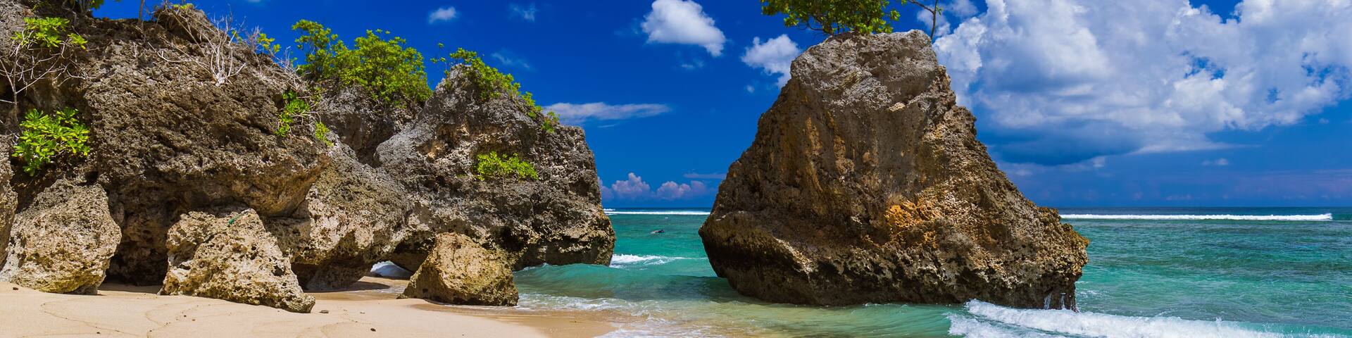Bingin Beach in Bali Indonesia - nature vacation background; Shutterstock ID 589536413; Purchase Order: SP-2381; Order Number: SP-2381 STAYZ/VRBO/BOOKABACH Nov 2019 - Image Research; Client/Licensee: