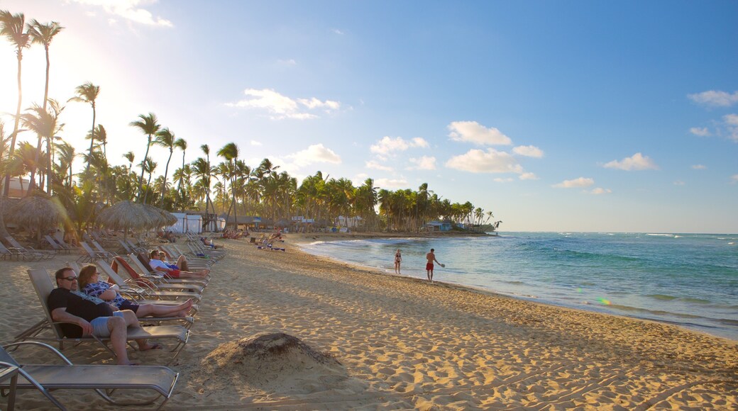 Uvero Alto showing a sandy beach as well as a small group of people