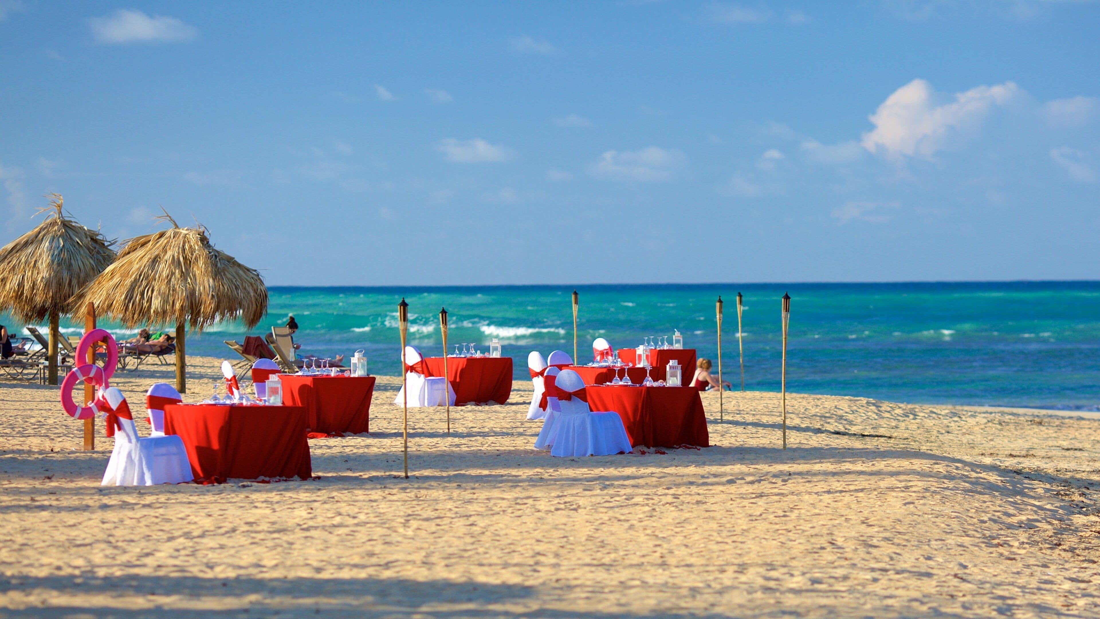 Uvero Alto showing dining out, a luxury hotel or resort and a beach