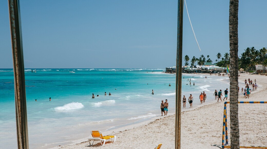 Arena Gorda Beach featuring swimming, general coastal views and a beach