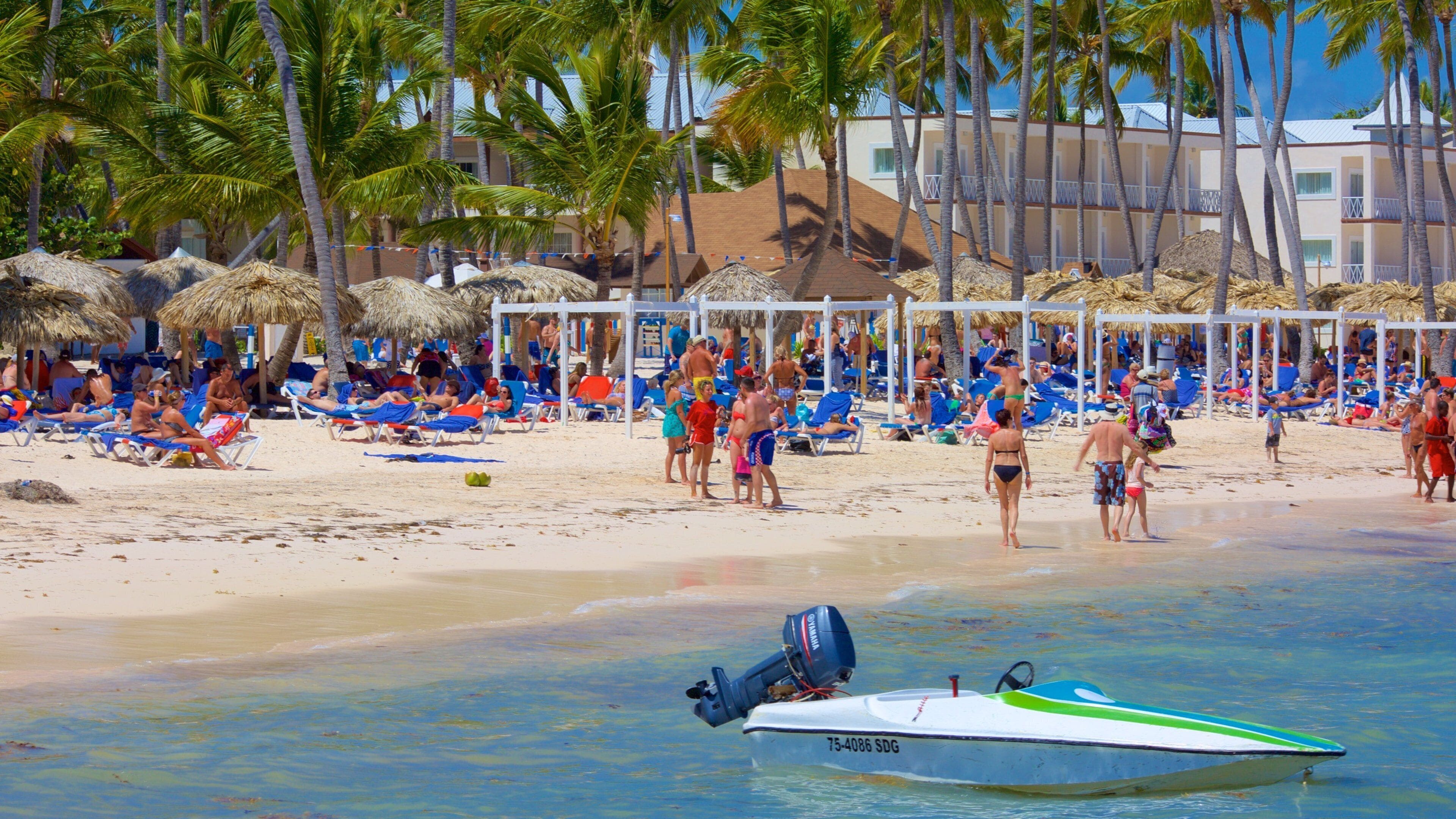 Cabeza de Toro which includes a beach as well as a large group of people