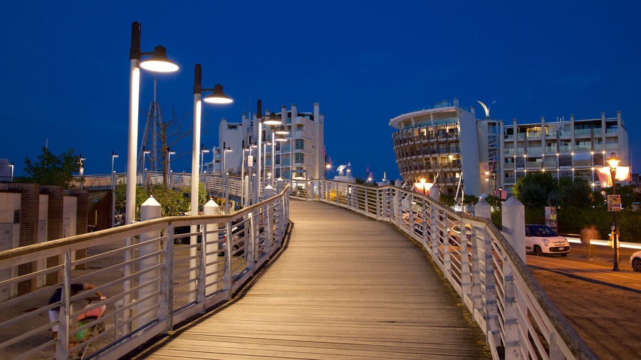 Emilia-Romagna showing night scenes
