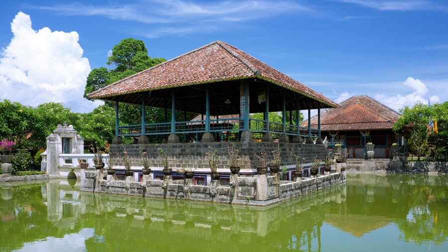 푸라 달렘 아궁 파당테갈