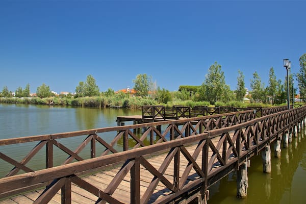 Bellaria-Igea Marina mit einem Brücke und Fluss oder Bach