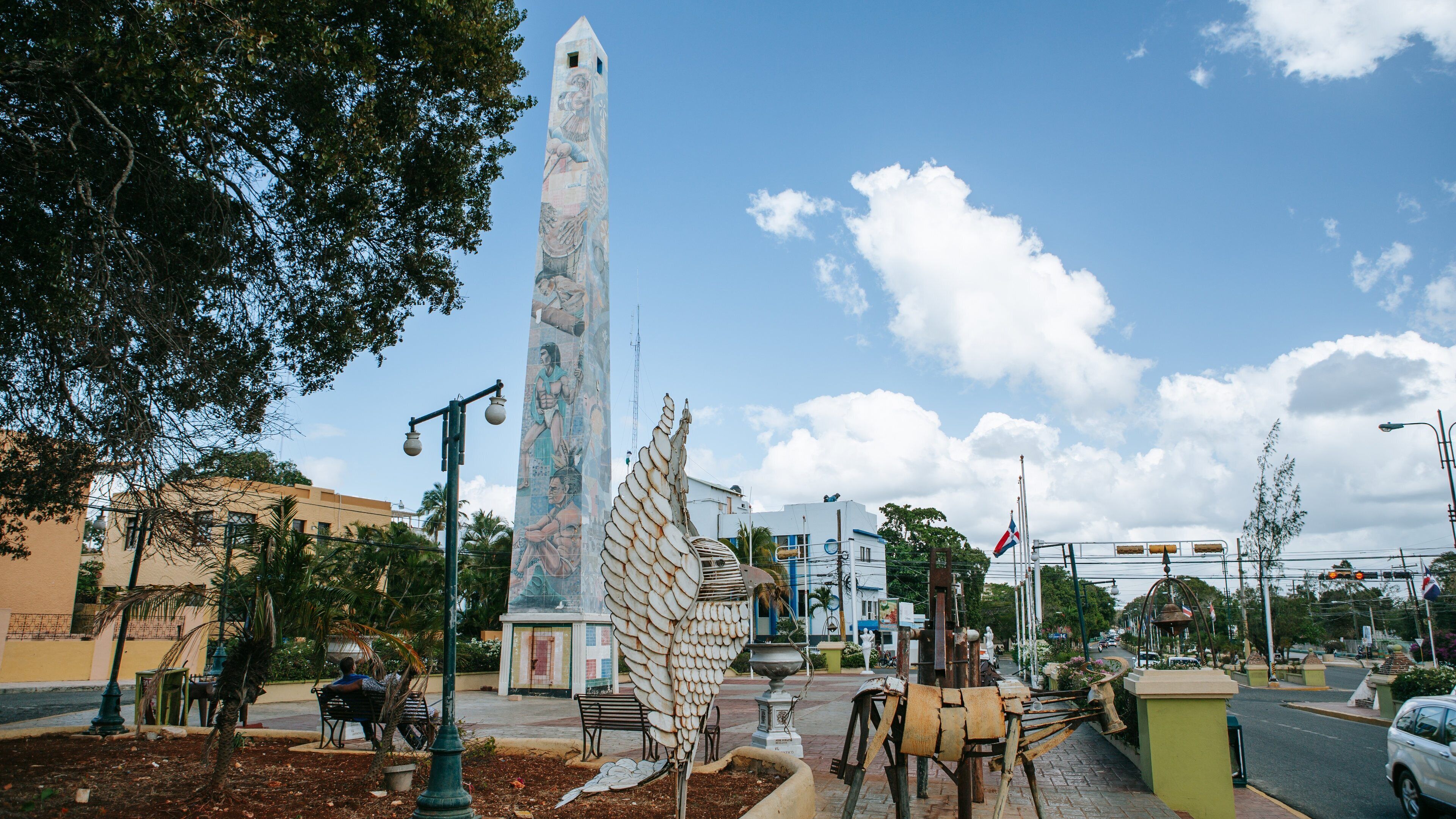 El Obelisco which includes a small town or village and a monument
