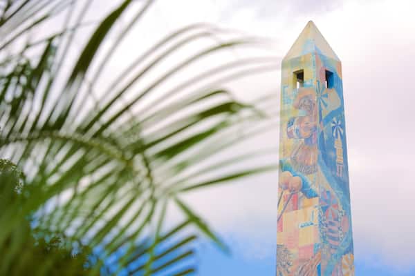 La Romana featuring a monument