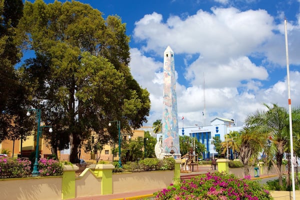 El Obelisco which includes a monument