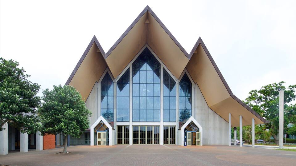 Holy Trinity Cathedral showing a church or cathedral