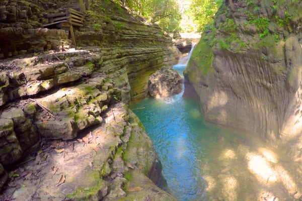 27 Charcos montrant riviĂšre ou ruisseau et gorge ou canyon