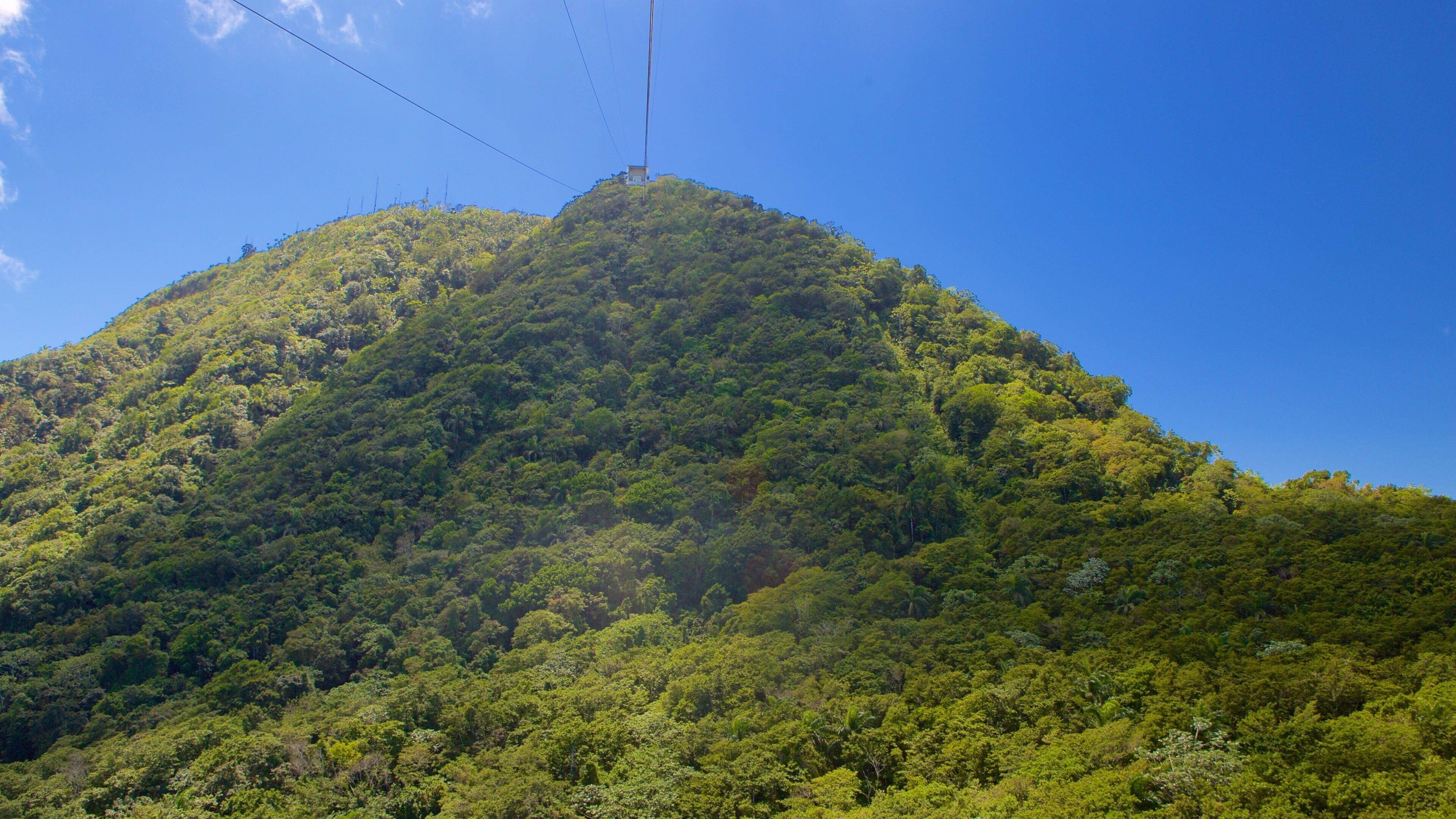 Puerto Plata Cable Car showing mountains and a gondola