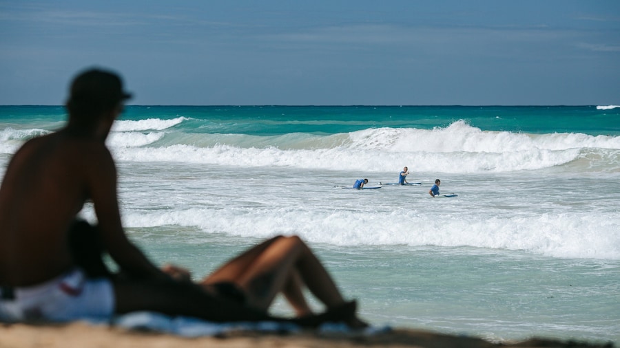 Macao Beach showing general coastal views, waves and surfing