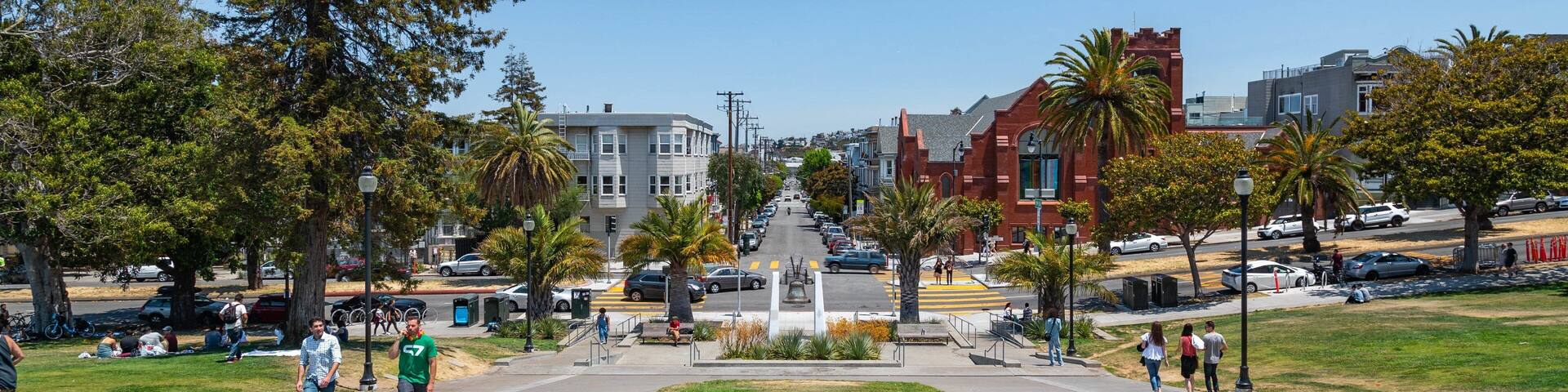 Mission Dolores Park showing a park