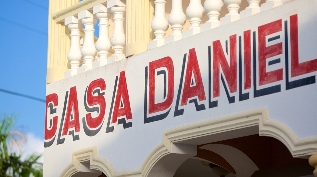 Plage de Bayahibe mettant en vedette signalisation