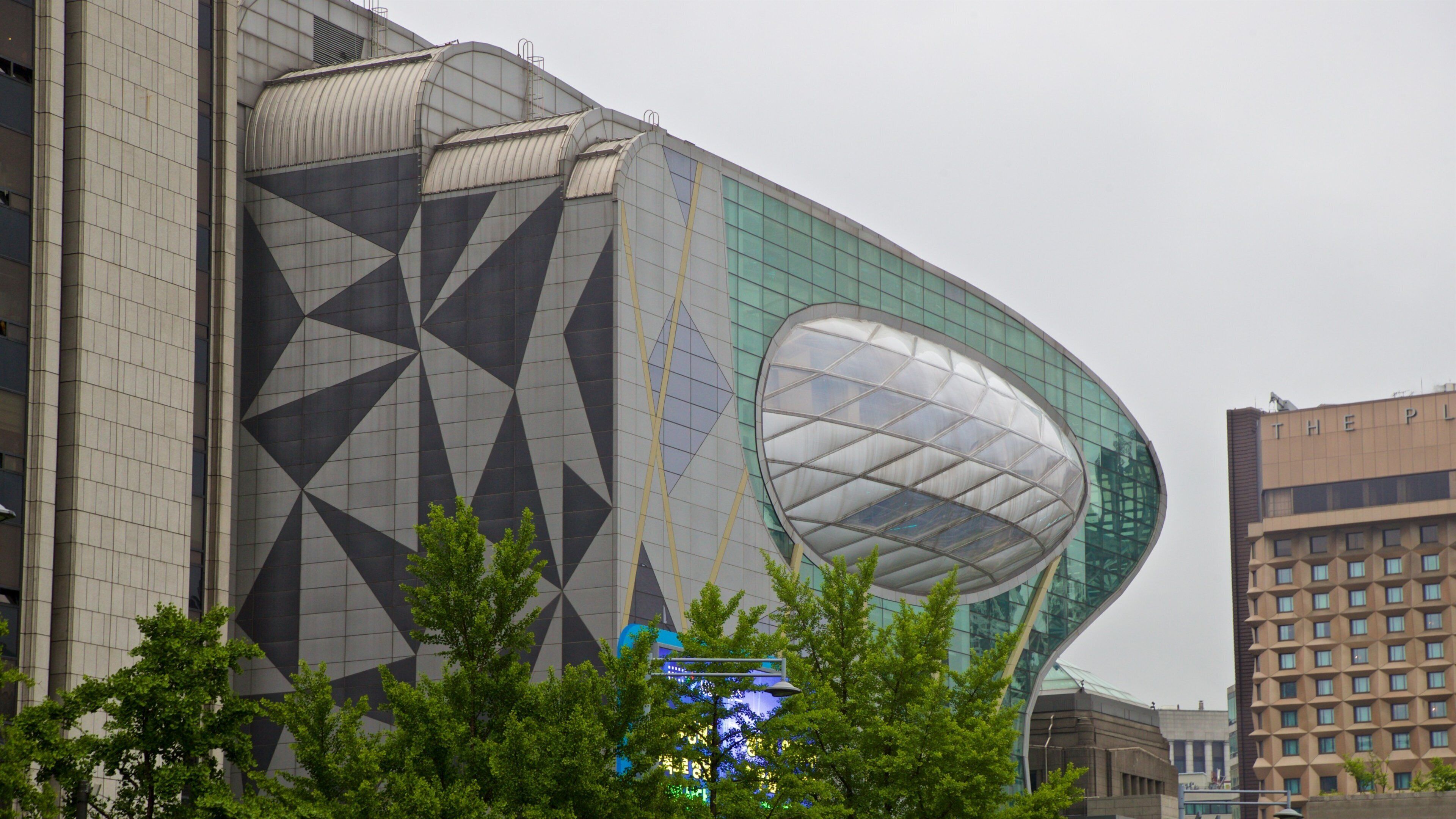 Seoul City Hall featuring a city and modern architecture