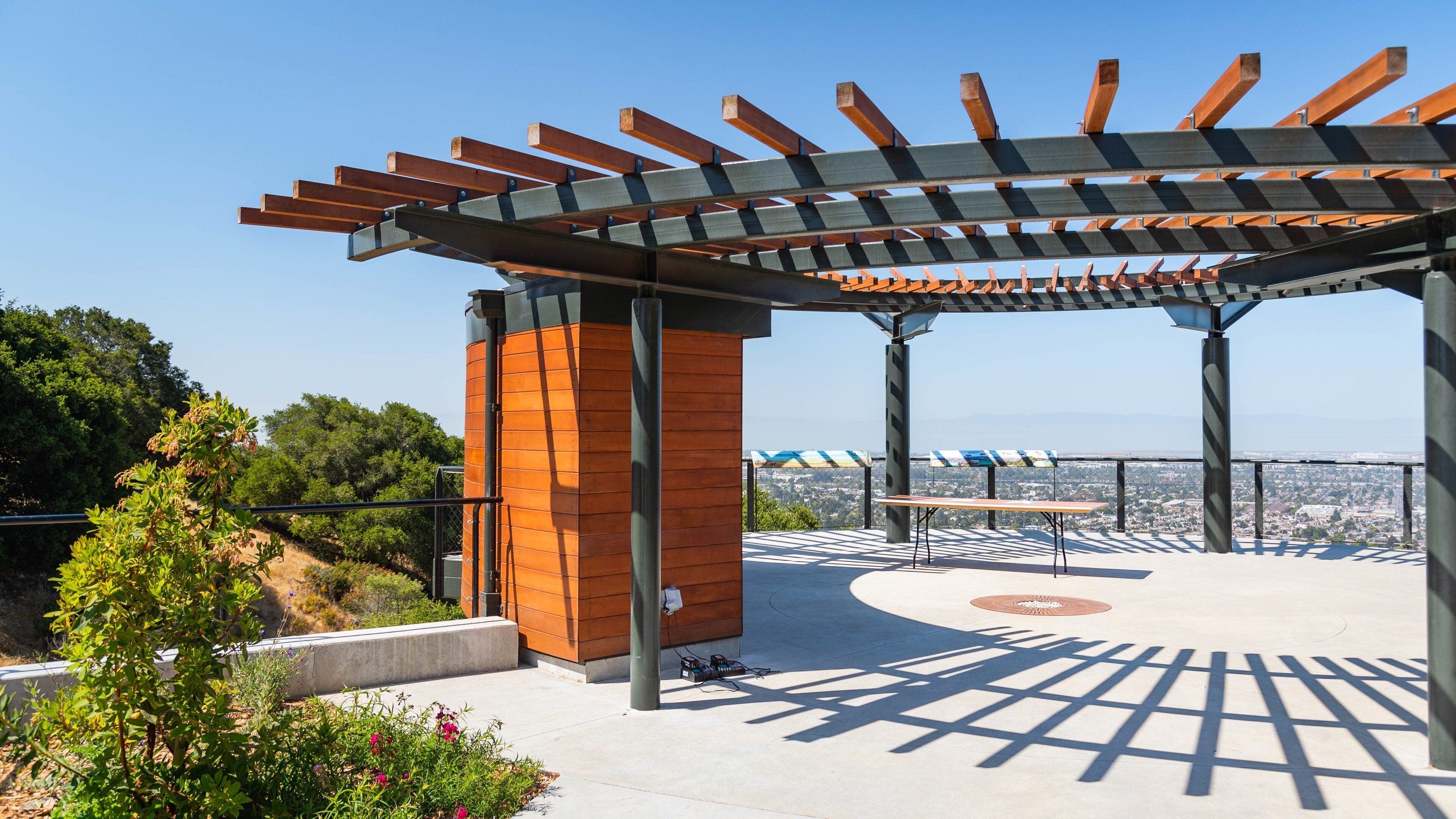 Oakland Zoo which includes views