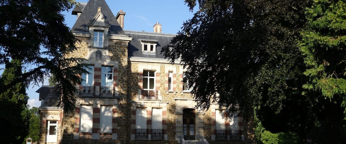 Château du Val des Dames vu depuis l'ouest, Gretz-Armainvilliers