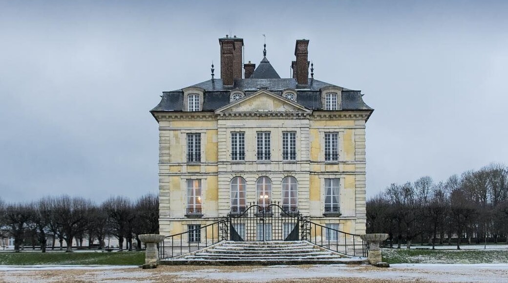 This building is classé au titre des Monuments Historiques. It is indexed in the Base Mérimée, a database of architectural heritage maintained by the French Ministry of Culture, under the references PA00079897 and PA00079926 .