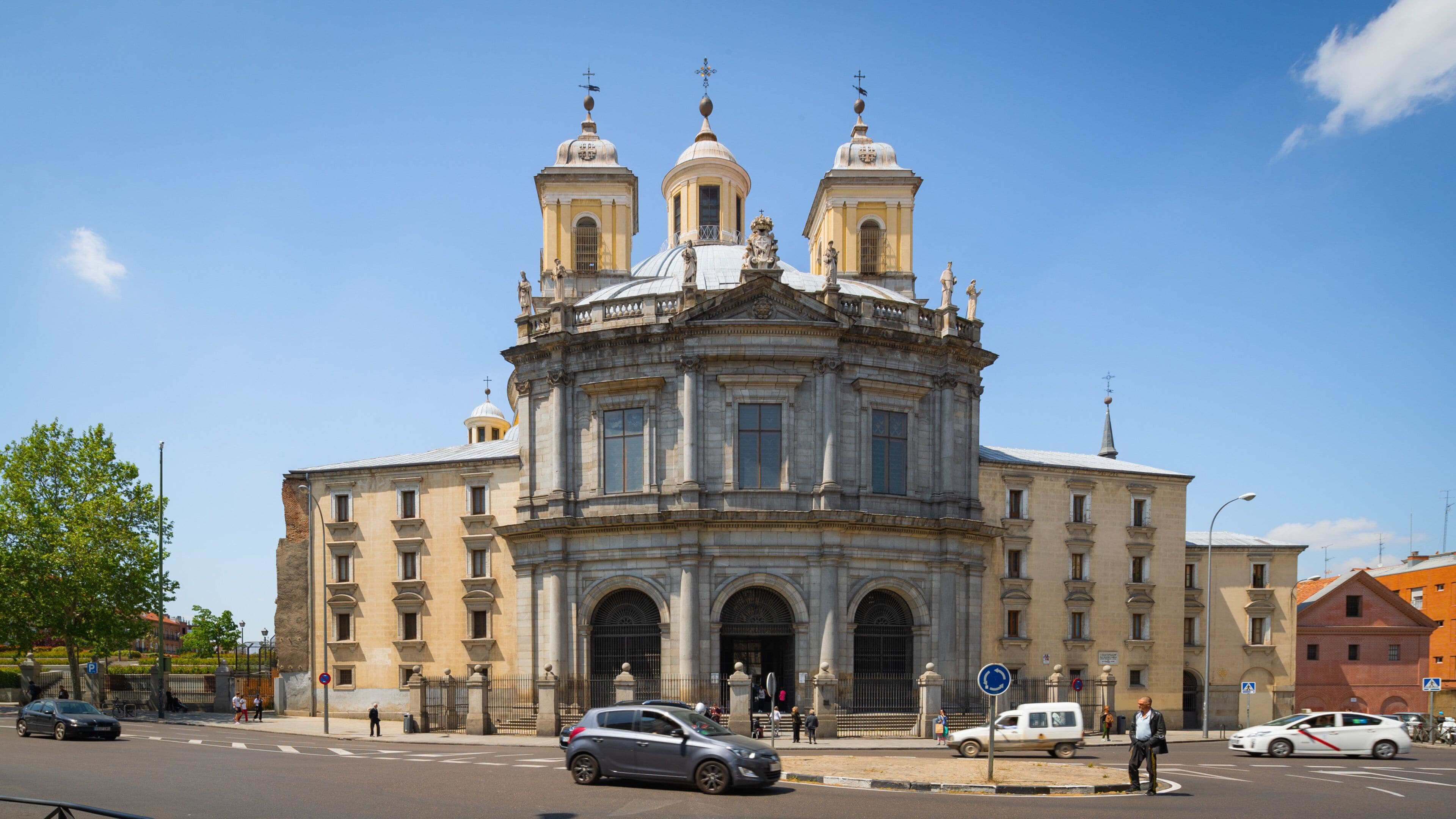 Royal Basilica of San Francisco el Grande which includes a church or cathedral and heritage architecture