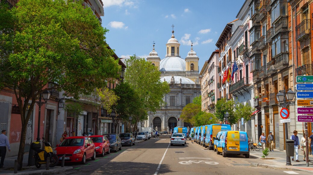 Royal Basilica of San Francisco el Grande showing heritage architecture
