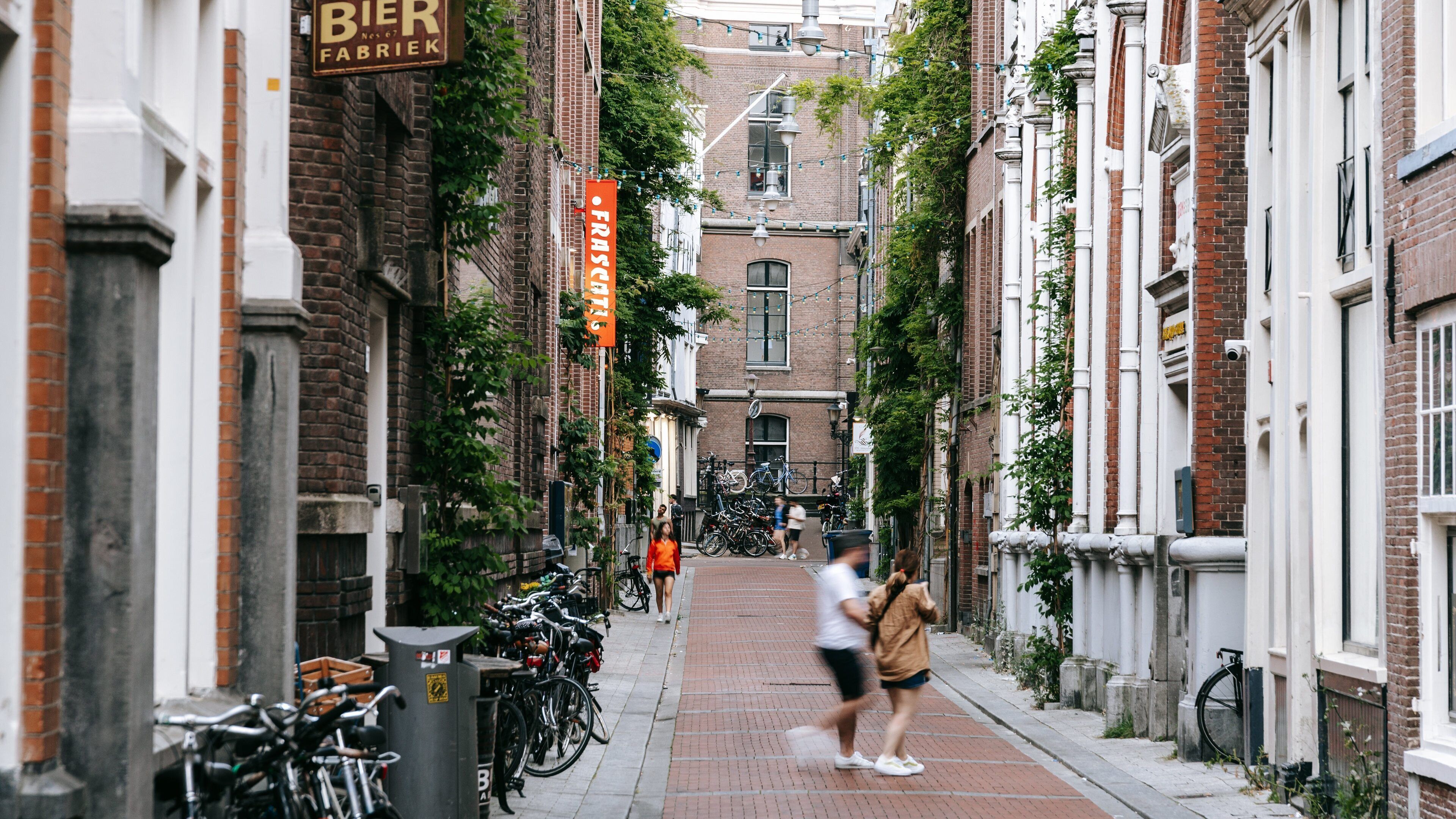 Old Town Amsterdam showing street scenes and a city