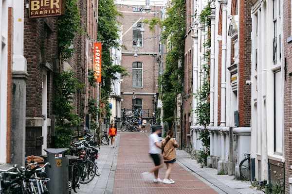 Old Town Amsterdam showing street scenes and a city